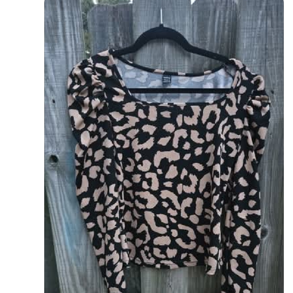 NWOT Medium Fit But Tag Says Large Puff Long Sleeve Fitted Animal Leopard Print - Picture 2 of 2